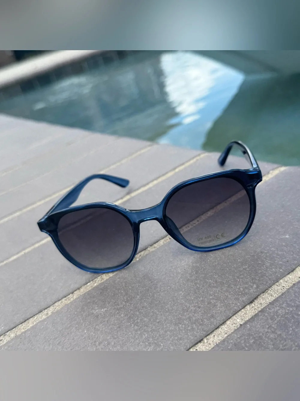 Round Transparent Blue Sunglasses with Gradient Lenses